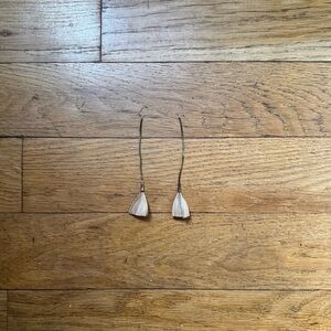 Anthropologie 3” drop feather earrings (O/S)